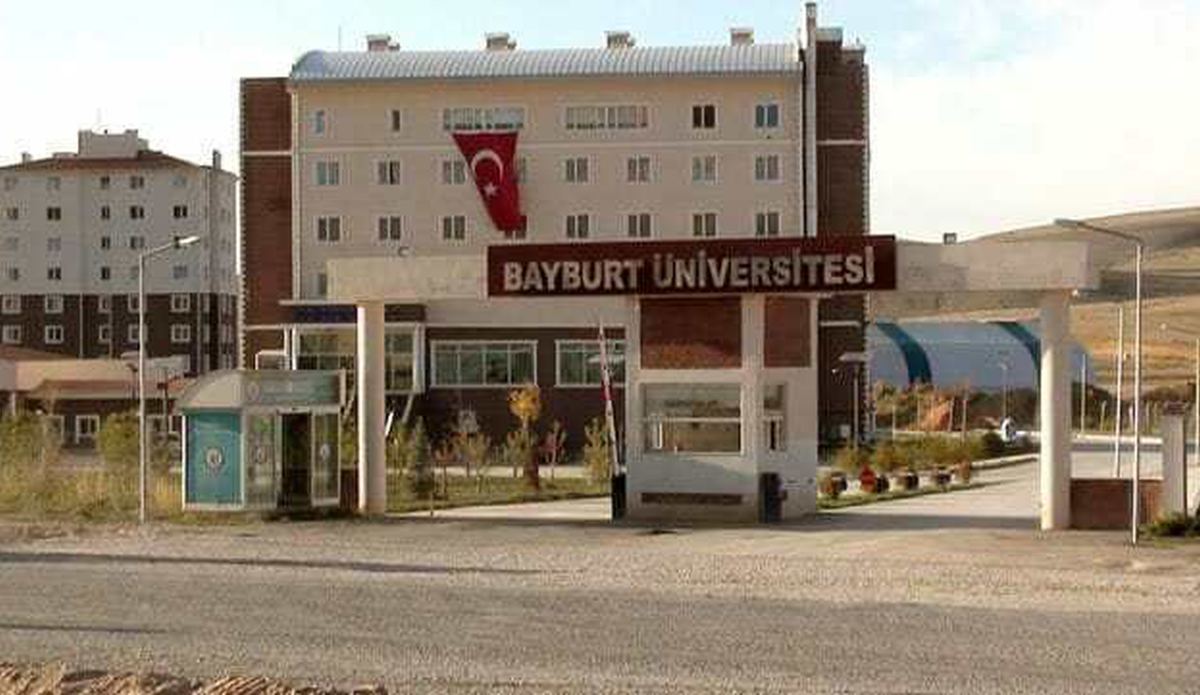 Bayburt Üniversitesi giriş kapısı