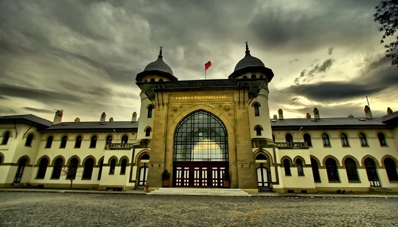 Trakya Üniversitesi giriş qapısı